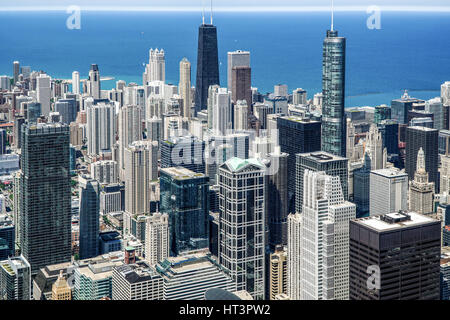 Luftbild von der Stadt von Chicago Lake Front nach Nordosten vom Geschäftsviertel der Innenstadt mit Blick auf das John Hancock und Trump Tower Stockfoto