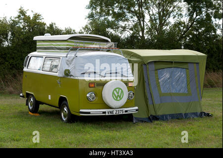 Volkswagen Wohnmobil bei V-Dub-Island, Isle Of Wight 2013 Künstler: unbekannt. Stockfoto