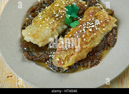 Pfanne gebratener Fisch mit kenianischen süß-saure Ukwaju Sauce Stockfoto