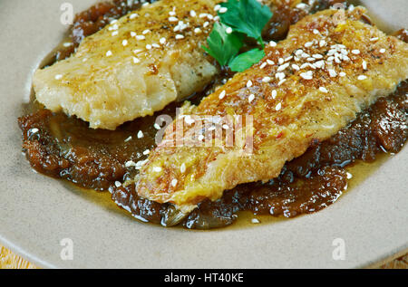 Pfanne gebratener Fisch mit kenianischen süß-saure Ukwaju Sauce Stockfoto