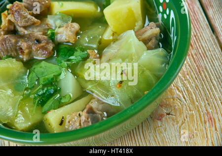 Fah - Fah - Soupe Soupe Djiboutienne. klassisches Gericht gemacht in der Regel von Ziegenfleisch mit Gemüse und grüne Chilischoten Stockfoto