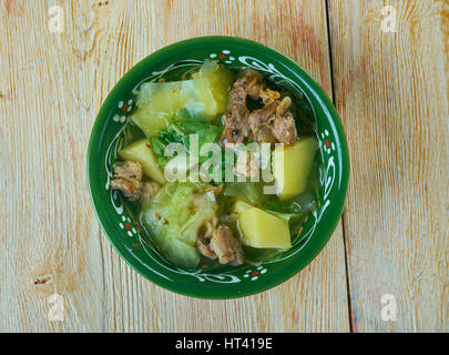 Fah - Fah - Soupe Soupe Djiboutienne. klassisches Gericht gemacht in der Regel von Ziegenfleisch mit Gemüse und grüne Chilischoten Stockfoto