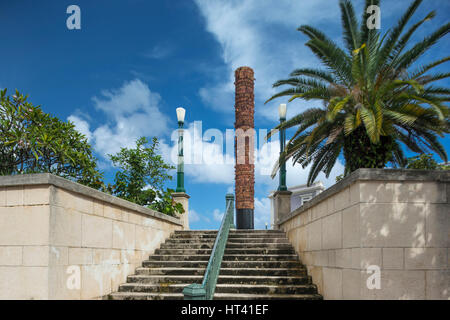 TOTEM TELURICO (© JAIME SUAREZ 1992) PLAZA DEL QUINTO CENTENARIO ALTEN SAN JUAN PUERTO RICO Stockfoto