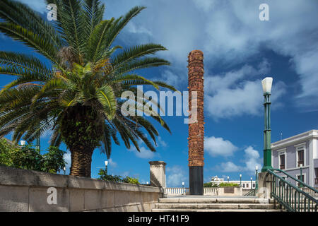 TOTEM TELURICO (© JAIME SUAREZ 1992) PLAZA DEL QUINTO CENTENARIO ALTEN SAN JUAN PUERTO RICO Stockfoto