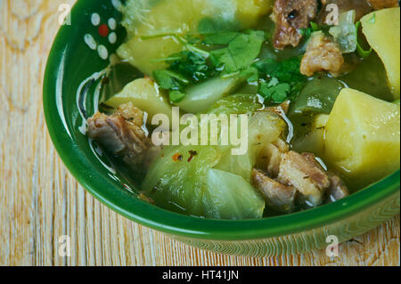 Fah - Fah - Soupe Soupe Djiboutienne. klassisches Gericht gemacht in der Regel von Ziegenfleisch mit Gemüse und grüne Chilischoten Stockfoto