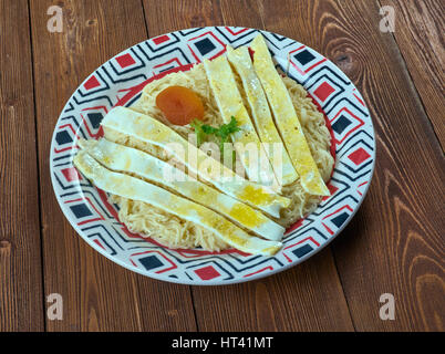 Balaleet - Süße Nudeln und Eiern. traditionelles Frühstück in den Vereinigten Arabischen Emiraten, Stockfoto