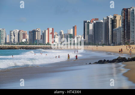 Goldenen Sandstrand von Praia de Iracema Beach, Fortaleza, Bundesstaat Ceara, Brasilien, Südamerika Stockfoto