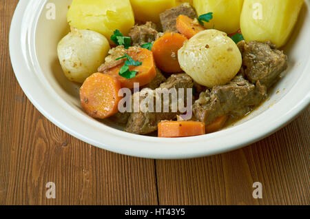 Coufidou Aveyronnais - geschmortes Rindfleisch in Stil Aveyron Stockfoto