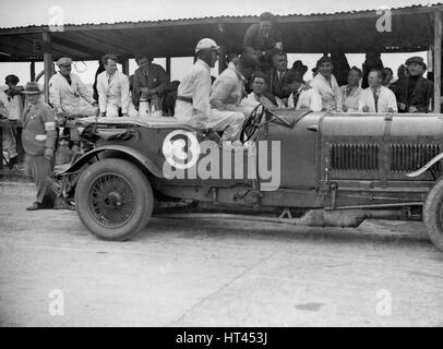 Gewinnen Bentley von Jack Dunfee und Woolf Barnato, 6-Stunden-Rennen von BARC, Brooklands, Surrey, 1929, Künstler: Bill Brunell. Stockfoto