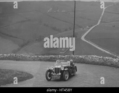 MG TA von WC Reid im Wettbewerb bei der RAC Rallye, 1939. Künstler: Bill Brunell. Stockfoto