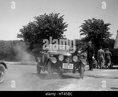 AC Acedes sechs öffnen Tourer J Mollart im Wettbewerb B & HMC Brighton Motor Rallye, 1930. Künstler: Bill Brunell. Stockfoto