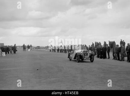 Sängerin öffnen Sport konkurrieren in der RSAC Scottish Rally, 1934. Künstler: Bill Brunell. Stockfoto