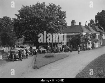 GWK-Autos zu einem Demonstrationswettbewerb Frensham Pond Hotel, Surrey, 1922. Künstler: Bill Brunell. Stockfoto