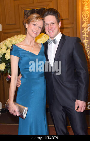 SemperOpernball 2017 bei Semperoper.  Mitwirkende: Matthias Steiner, Inge Steiner wo: Dresden, Deutschland bei: 3. Februar 2017 Stockfoto