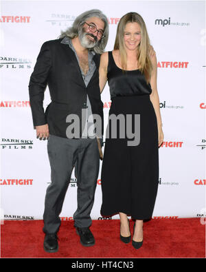 Onur Tukel und Alicia Silverstone besucht die Premiere des dunklen Himmel Filme "Catfight" bei Cinefamily am 2. März 2017 in Los Angeles, Kalifornien. Stockfoto