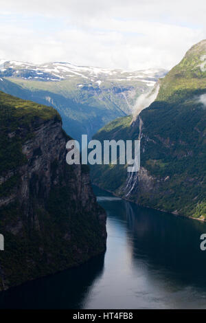 Die spektakuläre Bereiche der Fjorde in Norwegen bietet Aktivitäten wie Wandern, Gletscher, Wandern, Angeln und Radfahren. Stockfoto