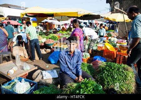 Die Bauern verkaufen ihre waren auf dem Mapusa Markt in Nord-Goa, Indien. Menschen aus der Umgebung kommen nach Mapusa, ihre waren zu verkaufen. Im Gegensatz zu anderen tou Stockfoto