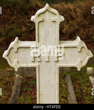RIP auf einem Grabstein in High Wycombe Friedhof Stockfoto