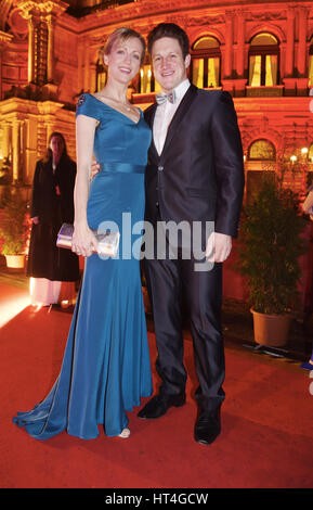 Jährliche SemperOpernball an der Semperoper Dresden mit: INGE, MATTHIAS STEINER wo: Dresden, Deutschland bei: 3. Februar 2017 Stockfoto