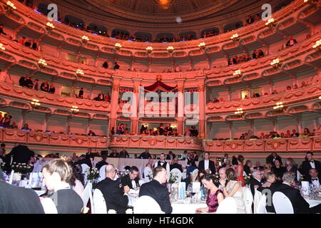 Jährliche SemperOpernball an der Semperoper Dresden mit: SEMPEROPERNBALL DRESDEN wo: Dresden, Deutschland bei: 3. Februar 2017 Stockfoto