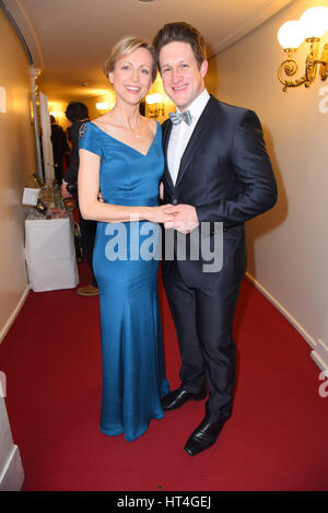 Jährliche SemperOpernball an der Semperoper Dresden mit: Matthias Steiner, Ehefrau Inge Steiner wo: Dresden, Deutschland bei: 3. Februar 2017 Stockfoto