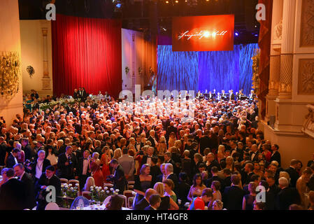 Jährliche SemperOpernball an der Semperoper Dresden mit: Uebersicht wo: Dresden, Deutschland bei: 3. Februar 2017 Stockfoto