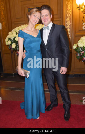 Jährliche SemperOpernball an der Semperoper Dresden mit: Matthias Steiner, Ehefrau Inge Steiner wo: Dresden, Deutschland bei: 3. Februar 2017 Stockfoto