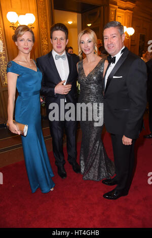 Jährliche SemperOpernball an der Semperoper Dresden mit: Matthias Steiner, Ehefrau Inge Steiner, Joachim Llambi, Ehefrau Ilona wo: Dresden, Deutschland bei: 3. Februar 2017 Stockfoto