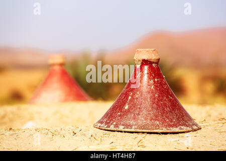 Herstellung von traditionellen marokkanischen Tajine Töpfe zum Kochen verwendet Stockfoto