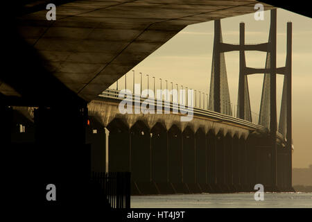 Am frühen Morgen leuchtet die zweite Severn Crossing, Vereinigtes Königreich Stockfoto