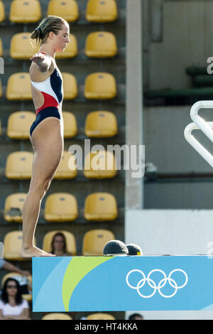 Katrina Young (USA) im Wettbewerb der Frauen 10 m Plattform Tauchen vorläufig bei den Olympischen Sommerspielen 2016. © Paul J. Sutton/PCN-Fotografie. Stockfoto