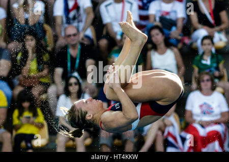 Katrina Young (USA) im Wettbewerb der Frauen 10 m Plattform Tauchen vorläufig bei den Olympischen Sommerspielen 2016. © Paul J. Sutton/PCN-Fotografie. Stockfoto