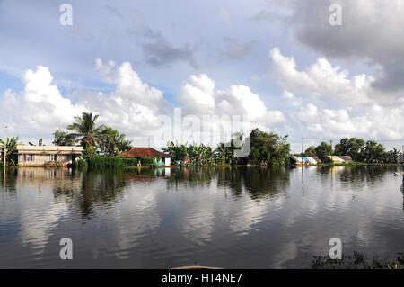 Kerala Backwaters - Panorama-Blick auf eine Lagune, Alleppey, Alappuzha District, Kerala, Indien (Photo Copyright © by Saji Maramon) Stockfoto