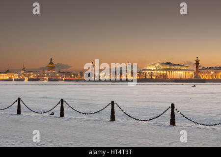 St. Petersburg. Spucke der Wassiljewski-Insel in einer Winternacht. Sankt-Peterburg. Stockfoto