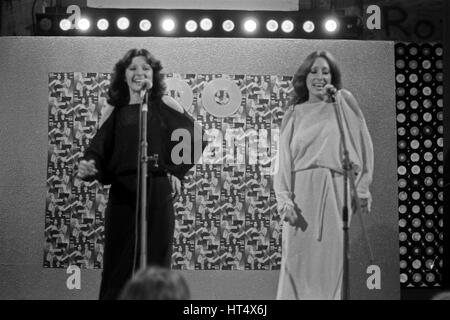 Das Spanische Gesangsduo "Baccara" Bei Einem Auftritt in Hamburg, Deutschland 1970er Jahre. Spanierin Duo "Baccara" erklingt in Hamburg, Deutschland der 1970er Jahre. Stockfoto