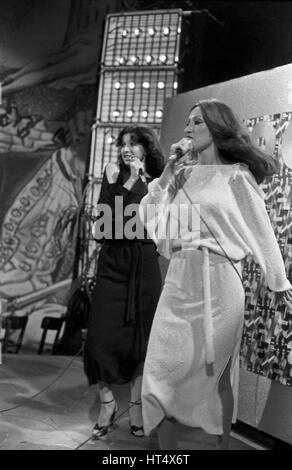 Das Spanische Gesangsduo "Baccara" Bei Einem Auftritt in Hamburg, Deutschland 1970er Jahre. Spanierin Duo "Baccara" erklingt in Hamburg, Deutschland der 1970er Jahre. Stockfoto