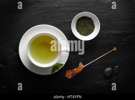 Tabletop Schuss von Tee und eine Tasse Zucker Stockfoto