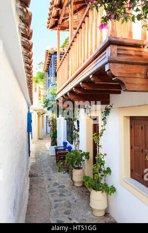 Schmale weiße Washed Straße, Skopelos Stadt Skopelos, Griechenland Stockfoto