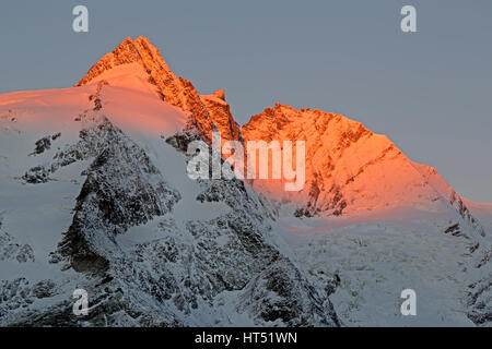 Großglockner-Gipfel bei Sonnenaufgang, Nationalpark Hohe Tauern, Kärnten, Österreich Stockfoto