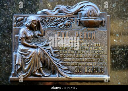 Festschrift Schild an Eva Peron, Mausoleum von Duarte Familie, Friedhof von Recoleta, Buenos Aires, Argentinien Stockfoto