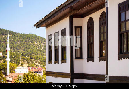 Traditionelle, alte und historische anatolischen Haus (Villa) in Tarakli historisches Viertel im Nordwesten der Türkei. Es ist von Wald umgeben und befindet sich Stockfoto