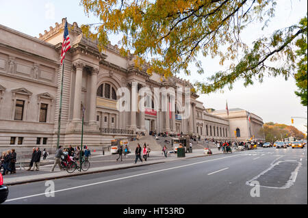Fassade des Metropolitan Museum of Art (Met) auf Fifth Ave, New York City, NY, USA. Stockfoto