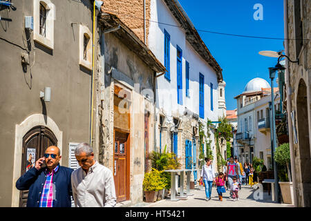 LIMASSOL, Zypern - 1. April 2016: Genethliou Mitellla Straße, eine touristische Straße nach Ayia Napa Kathedrale. Stockfoto