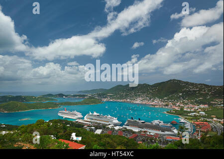 Panorama Blick auf Karibikinsel an sonnigen Tag mit blauem Himmel. St. Thomas-Jungferninseln Stockfoto