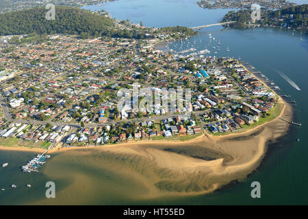 LUFTAUFNAHME. Resortstadt Booker Bay in der Nähe der Mündung des Brisbane Water (eine Mündung). New South Wales, Australien. Stockfoto