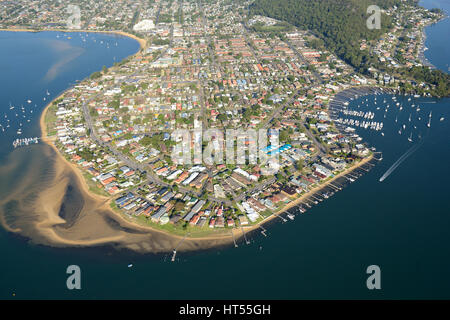 LUFTAUFNAHME. Resortstadt Booker Bay in der Nähe der Mündung des Brisbane Water (eine Mündung). New South Wales, Australien. Stockfoto