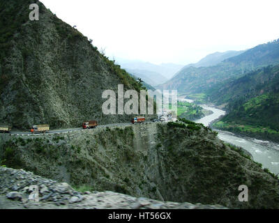 LKW, der Jammu zum Srinagar Highway Landsliding Gebiet, Paradies auf der Erde - Kaschmir, Indien (Photo Copyright © by Saji Maramon) Stockfoto