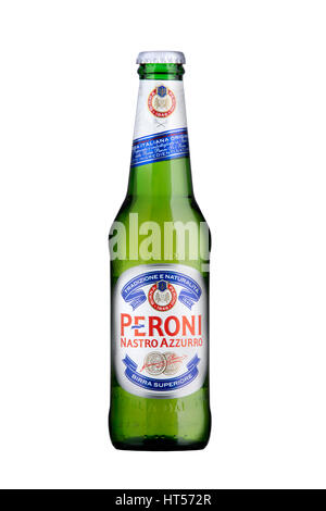 330ml Packshot Bild einer grünen Glasflasche Peroni Nastro Azzurro Lagerbier. Stockfoto