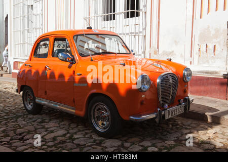 Havanna, Kuba - Januar 29,2017: alte amerikanische Autos auf der Straße Alt-Havanna, Cuba.Thousands dieser Fahrzeuge sind in Kuba noch gebräuchlich und werden sie haben ein Stockfoto