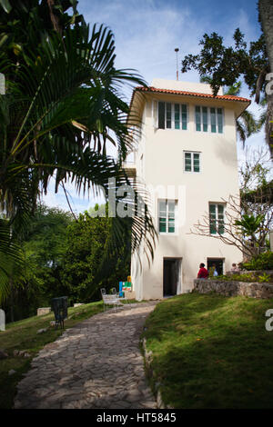 Havanna, Kuba - Februar 2,2017: Haus-Finca Vigia, wo Ernest Hemingway lebte von 1939 bis 1960.From der hinteren Veranda und der angrenzende Turm eine hat, Stockfoto